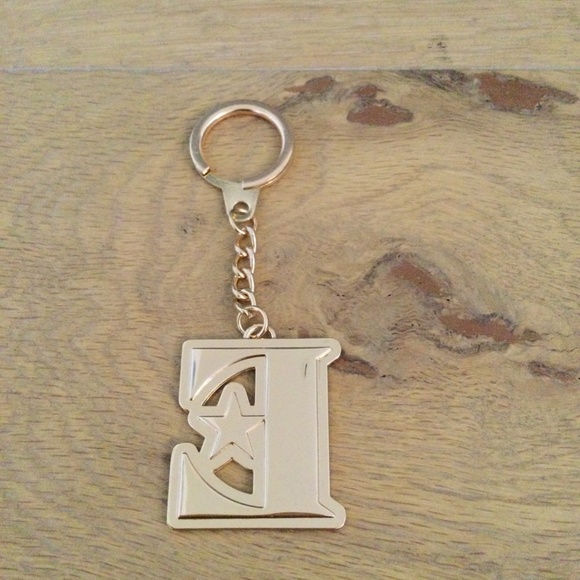 BRAND NEW Gold Elton John 'E' Keychain - Picture 2 of 3